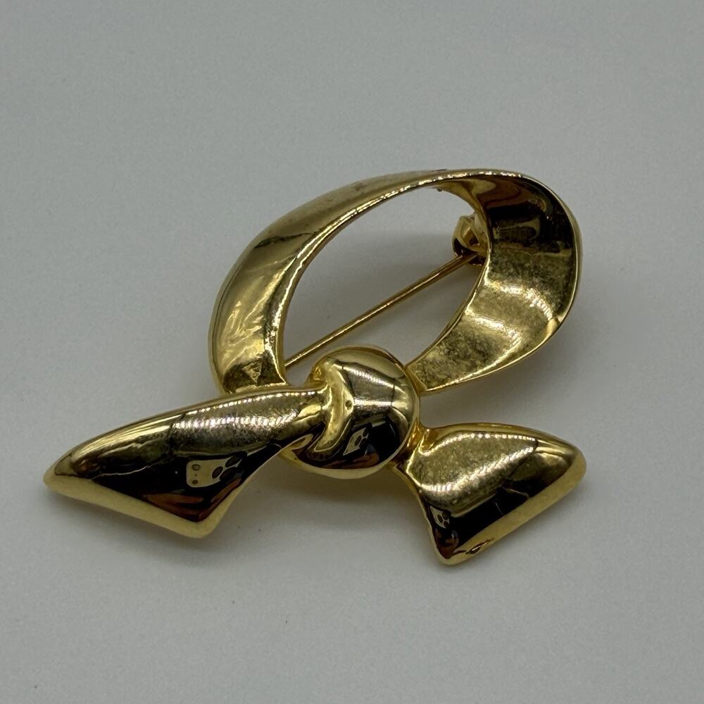 Vintage Napier Gold Tone Ribbon Bow Brooch Pin Sculptural Signed Costume Jewelry